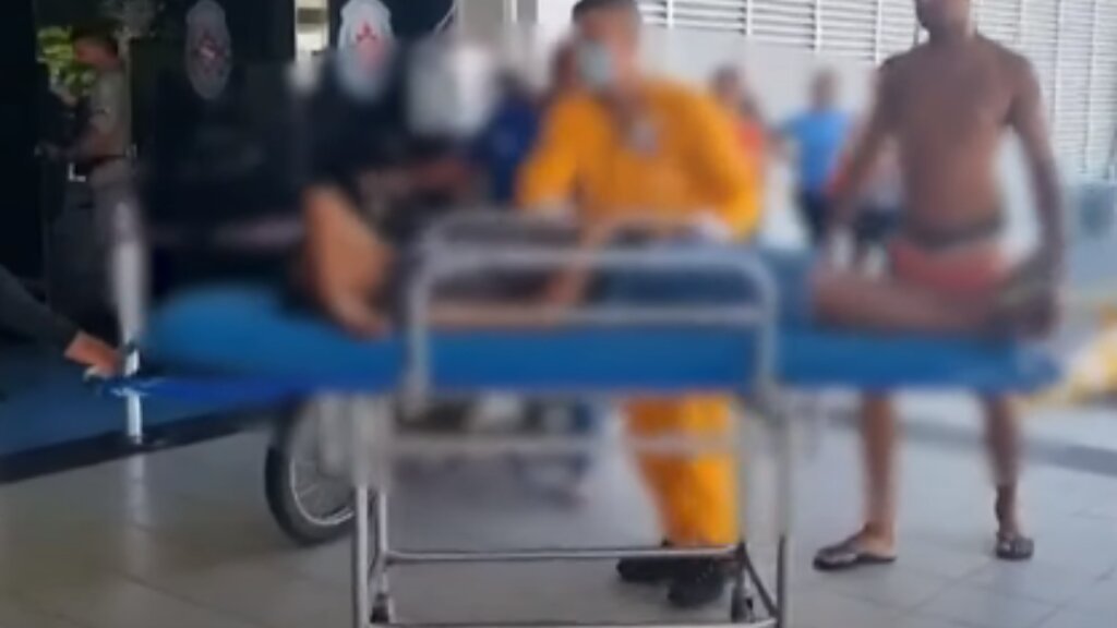 Dois jovens são baleados por suspeitos encapuzados e armados em João Pessoa